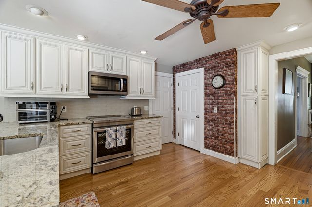 313 Old Post Road, Fairfield, CT 06824