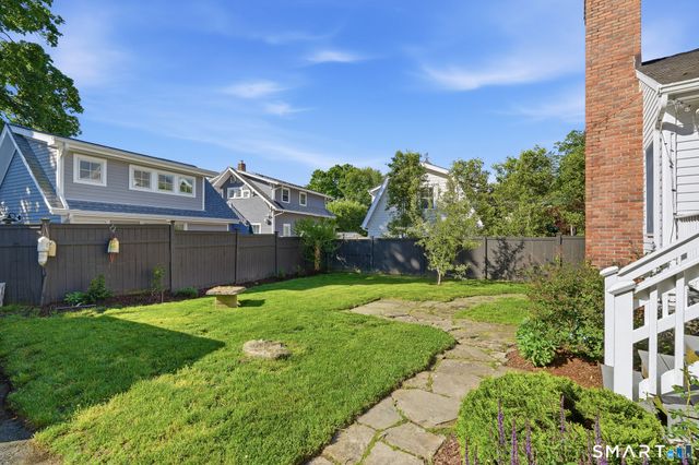 313 Old Post Road, Fairfield, CT 06824