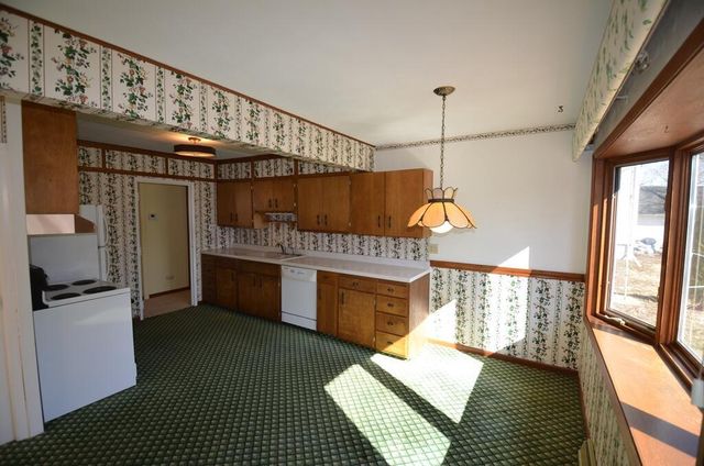 951 W Walworth AVENUE, Whitewater, WI 53190