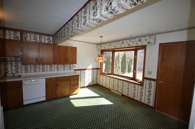 951 W Walworth AVENUE, Whitewater, WI 53190