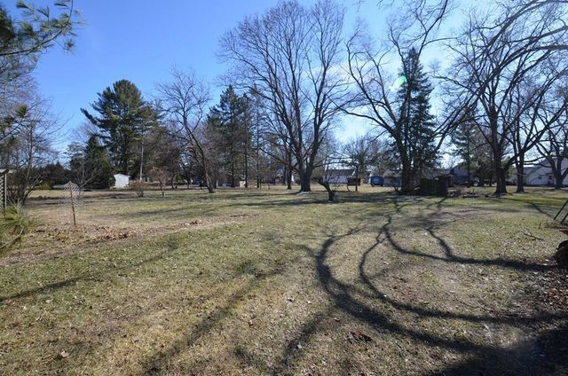 951 W Walworth AVENUE, Whitewater, WI 53190