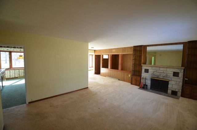 951 W Walworth AVENUE, Whitewater, WI 53190