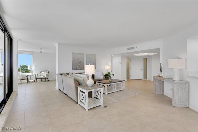 4251 Gulf Shore BLVD N 5B, Naples, FL 34103