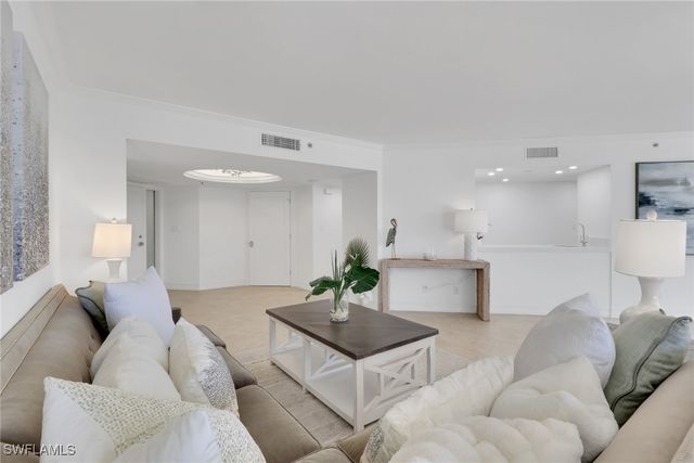 4251 Gulf Shore BLVD N 5B, Naples, FL 34103