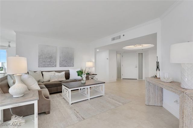 4251 Gulf Shore BLVD N 5B, Naples, FL 34103