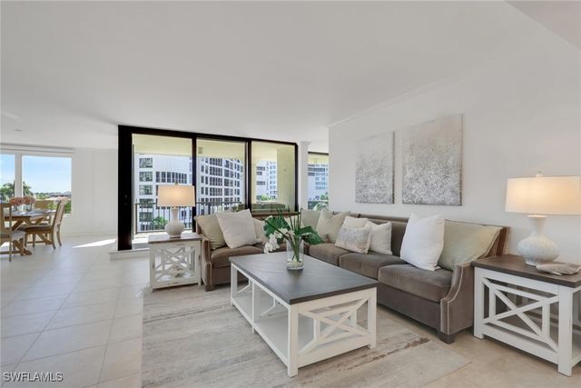 4251 Gulf Shore BLVD N 5B, Naples, FL 34103