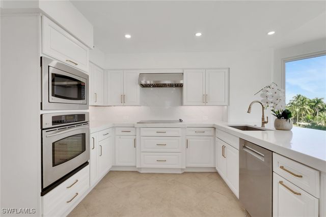 4251 Gulf Shore BLVD N 5B, Naples, FL 34103