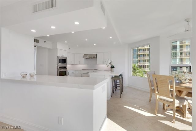 4251 Gulf Shore BLVD N 5B, Naples, FL 34103