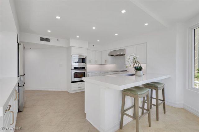 4251 Gulf Shore BLVD N 5B, Naples, FL 34103