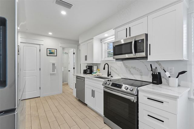 3014 GULF DRIVE, Holmes Beach, FL 34217