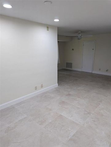 5220 NE 14th Way 8, Fort Lauderdale, FL 33334