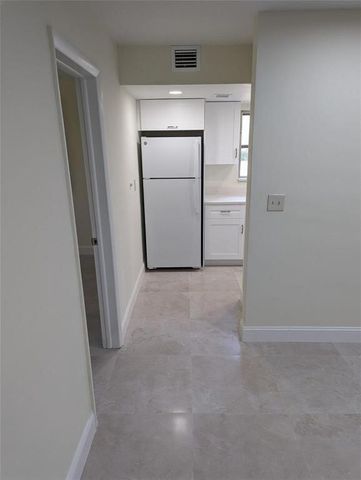 5220 NE 14th Way 8, Fort Lauderdale, FL 33334