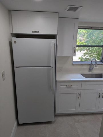5220 NE 14th Way 8, Fort Lauderdale, FL 33334
