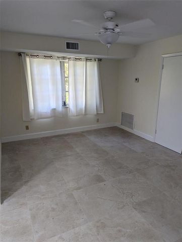5220 NE 14th Way 8, Fort Lauderdale, FL 33334