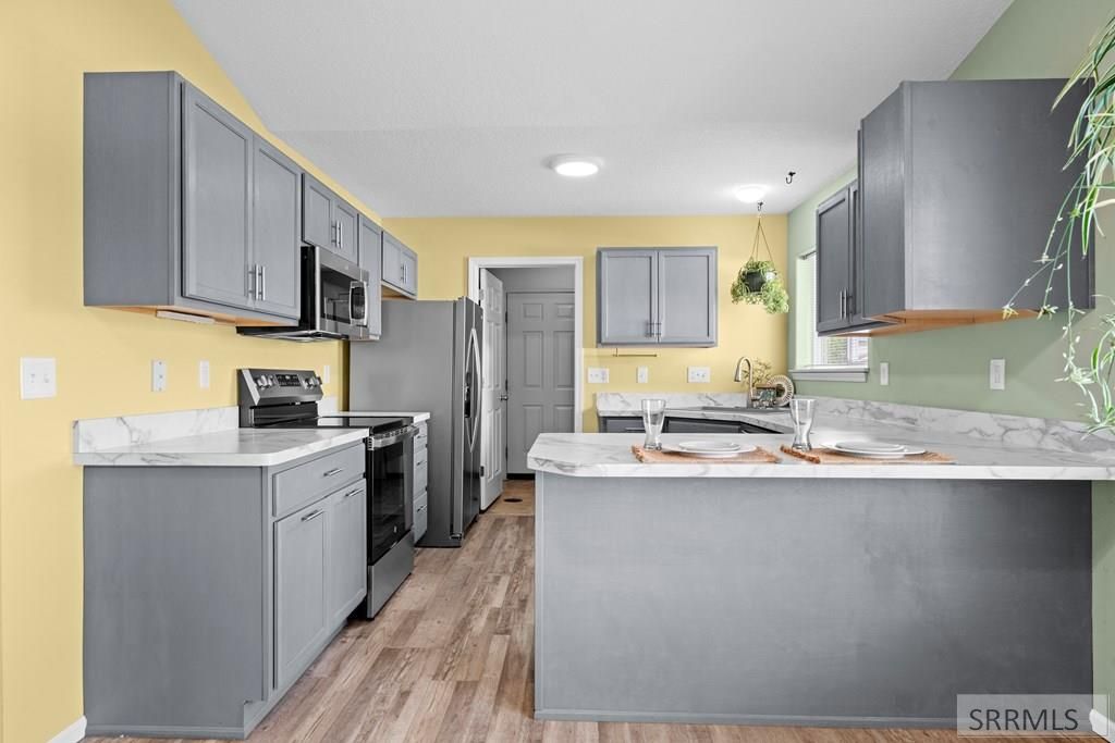 Image 12 of property listing at 2851 E Chasewood Drive, Ammon, ID 83406