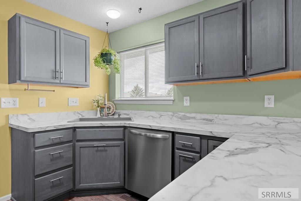 Image 14 of property listing at 2851 E Chasewood Drive, Ammon, ID 83406