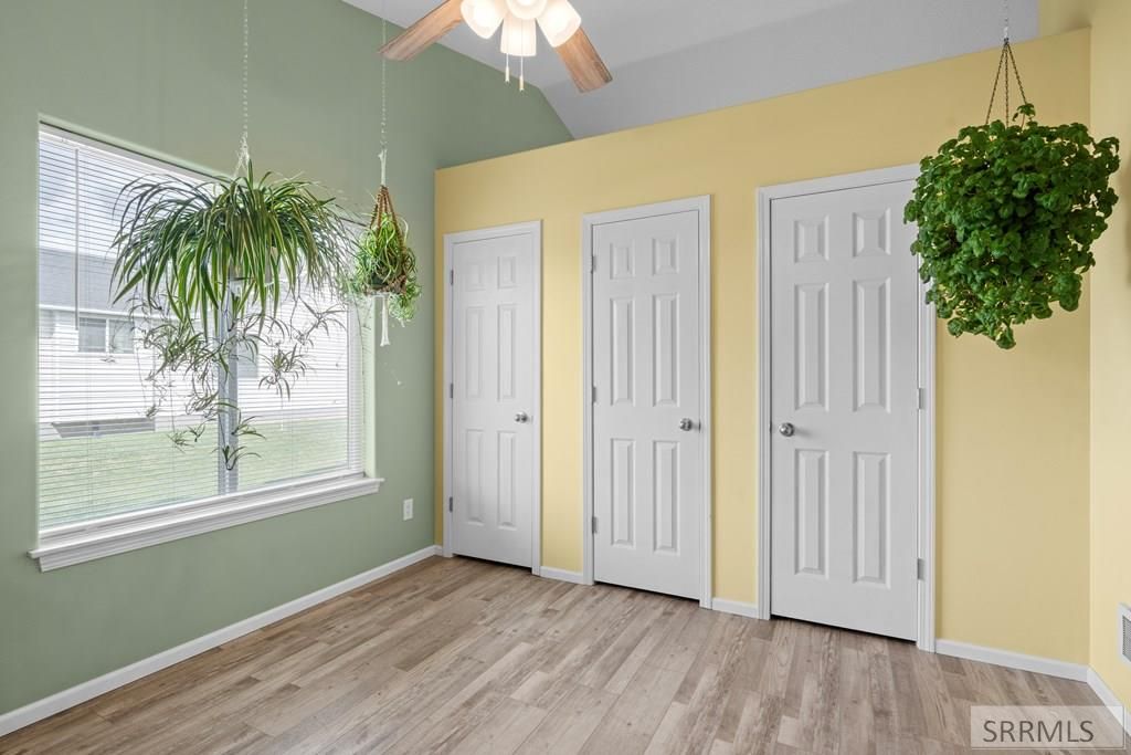 Image 17 of property listing at 2851 E Chasewood Drive, Ammon, ID 83406