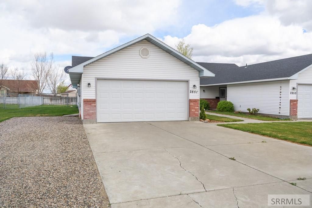 Image 2 of property listing at 2851 E Chasewood Drive, Ammon, ID 83406