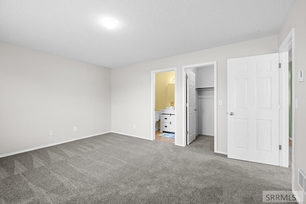 Image 25 of property listing at 2851 E Chasewood Drive, Ammon, ID 83406