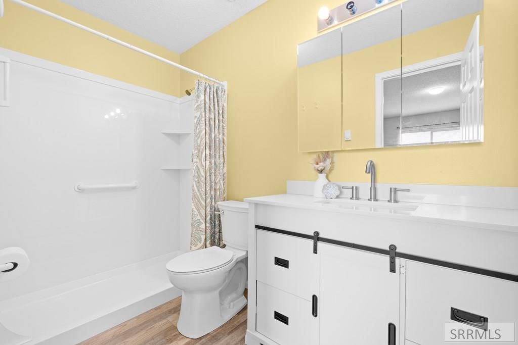 Image 26 of property listing at 2851 E Chasewood Drive, Ammon, ID 83406