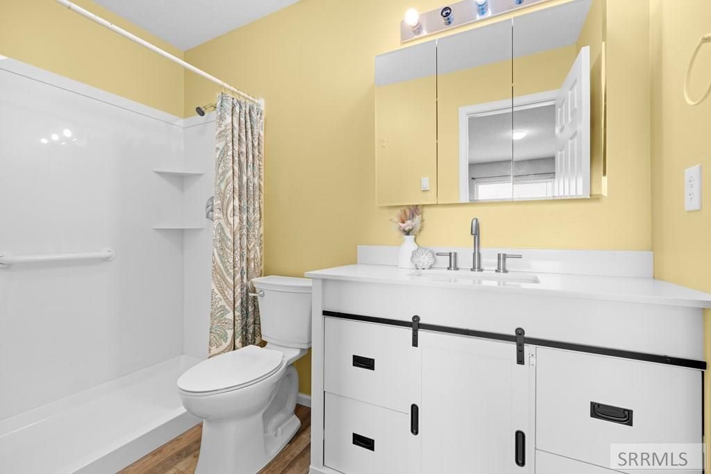 Image 27 of property listing at 2851 E Chasewood Drive, Ammon, ID 83406