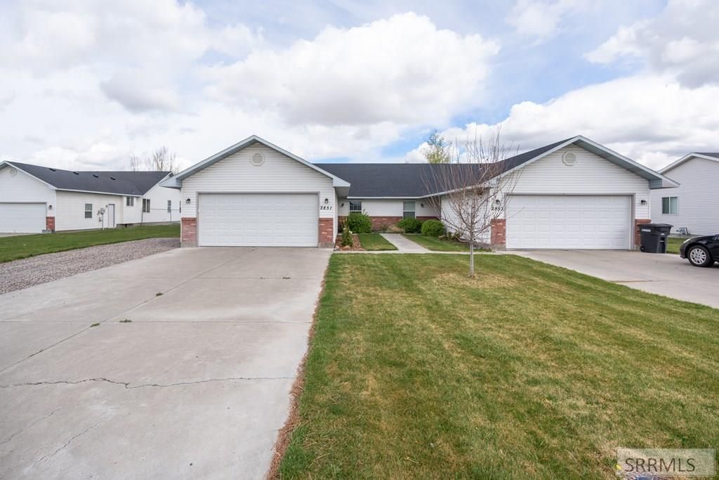 Image 3 of property listing at 2851 E Chasewood Drive, Ammon, ID 83406