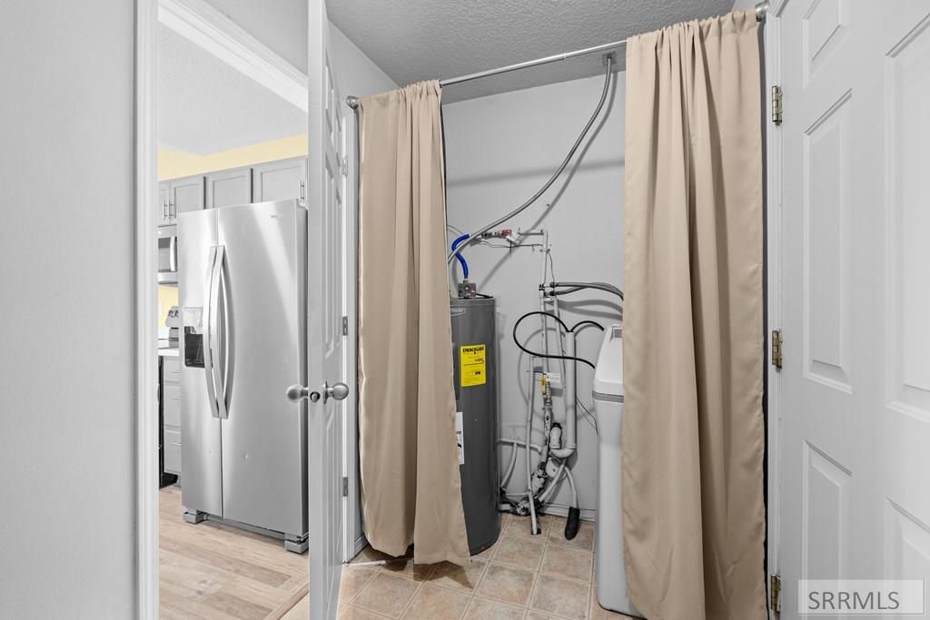 Image 33 of property listing at 2851 E Chasewood Drive, Ammon, ID 83406