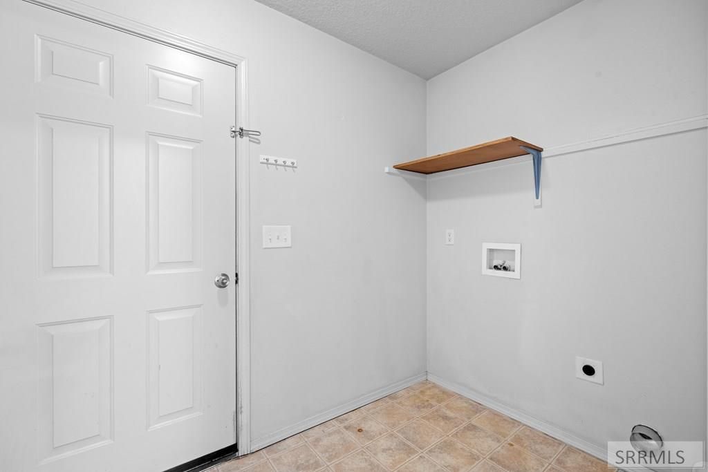 Image 34 of property listing at 2851 E Chasewood Drive, Ammon, ID 83406