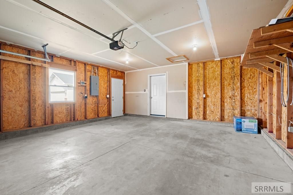 Image 36 of property listing at 2851 E Chasewood Drive, Ammon, ID 83406