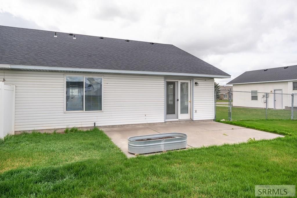 Image 7 of property listing at 2851 E Chasewood Drive, Ammon, ID 83406