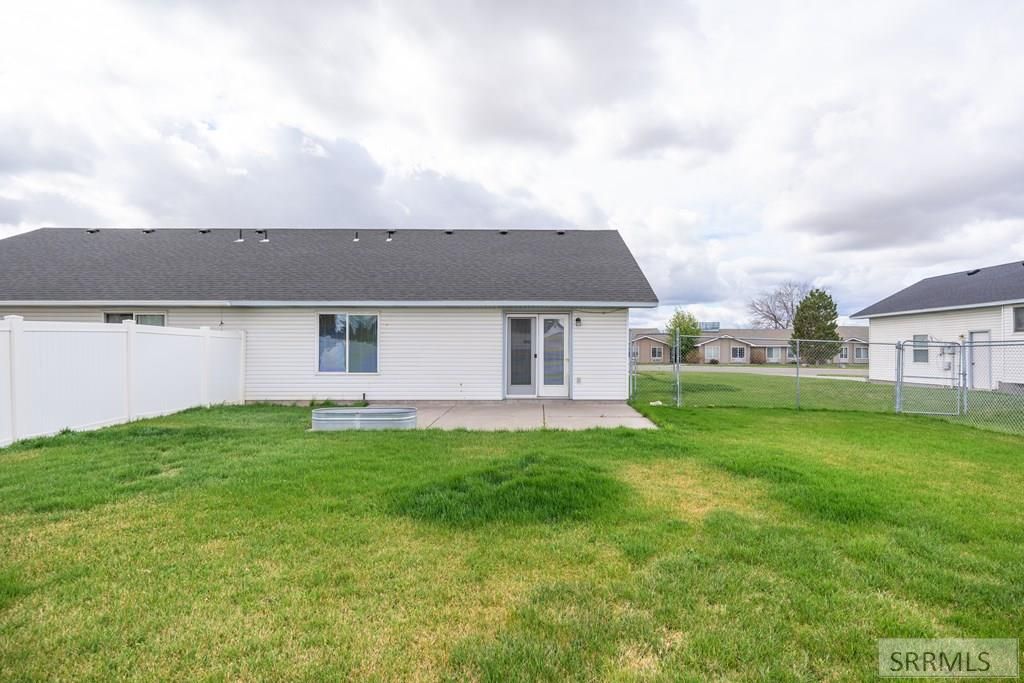 Image 8 of property listing at 2851 E Chasewood Drive, Ammon, ID 83406