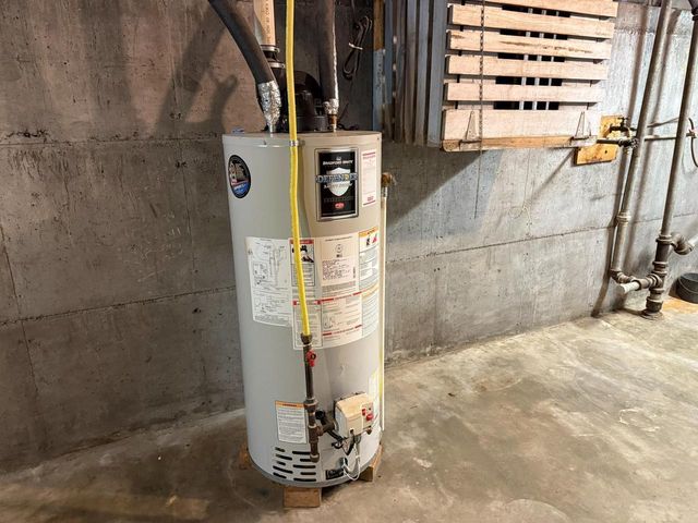 124 E RANDALL STREET, Shawano, WI 54166