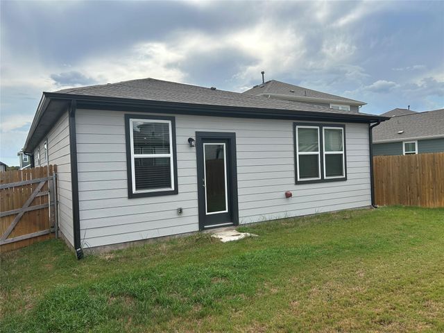118 Two Bits LN, Elgin, TX 78621