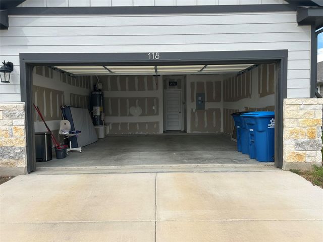 118 Two Bits LN, Elgin, TX 78621