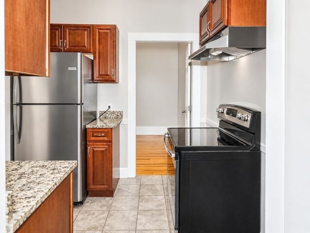 73 Nesmith St 4, Lowell, MA 01852