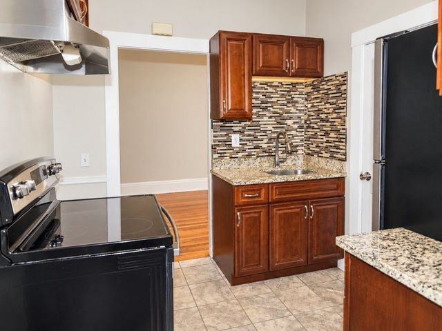73 Nesmith St 4, Lowell, MA 01852
