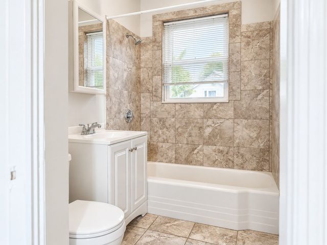 73 Nesmith St 4, Lowell, MA 01852