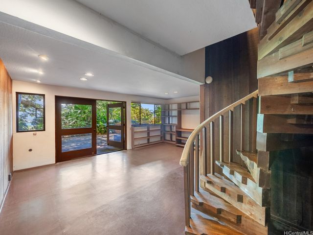 99-24 Lohea Place, Aiea, HI 96701
