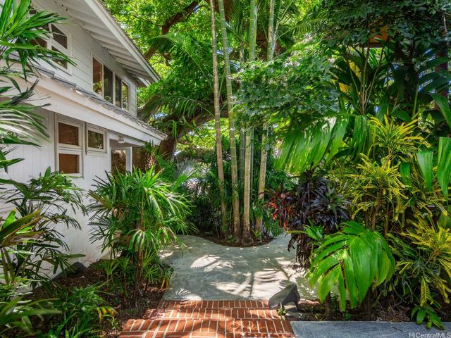 99-24 Lohea Place, Aiea, HI 96701