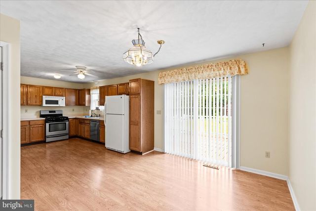 285 DRUMMER DR, New Oxford, PA 17350