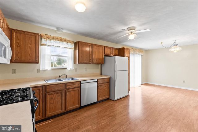 285 DRUMMER DR, New Oxford, PA 17350