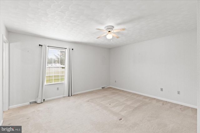 285 DRUMMER DR, New Oxford, PA 17350