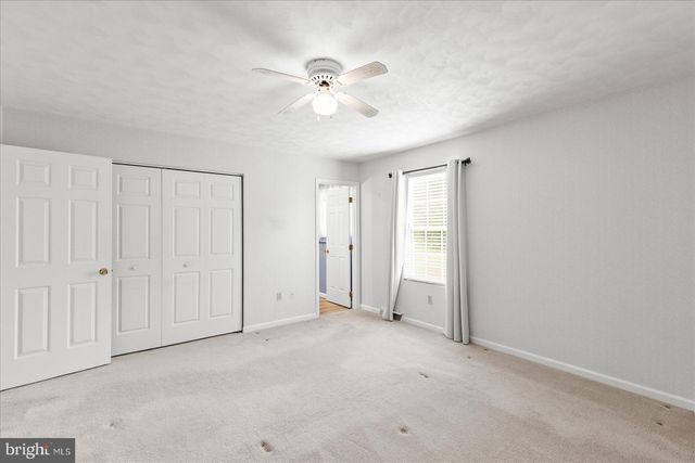 285 DRUMMER DR, New Oxford, PA 17350
