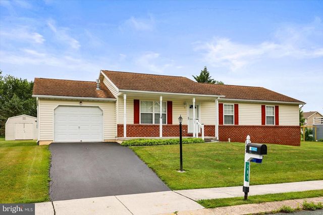 285 DRUMMER DR, New Oxford, PA 17350