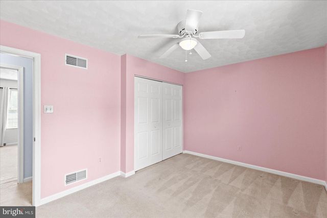285 DRUMMER DR, New Oxford, PA 17350
