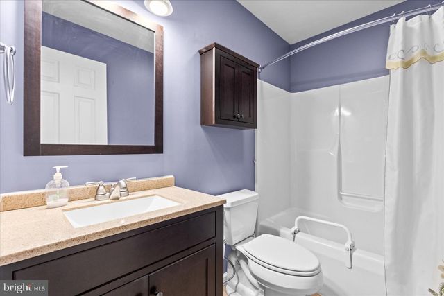 285 DRUMMER DR, New Oxford, PA 17350