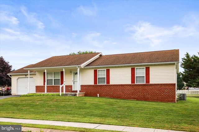 285 DRUMMER DR, New Oxford, PA 17350
