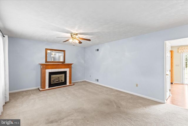 285 DRUMMER DR, New Oxford, PA 17350