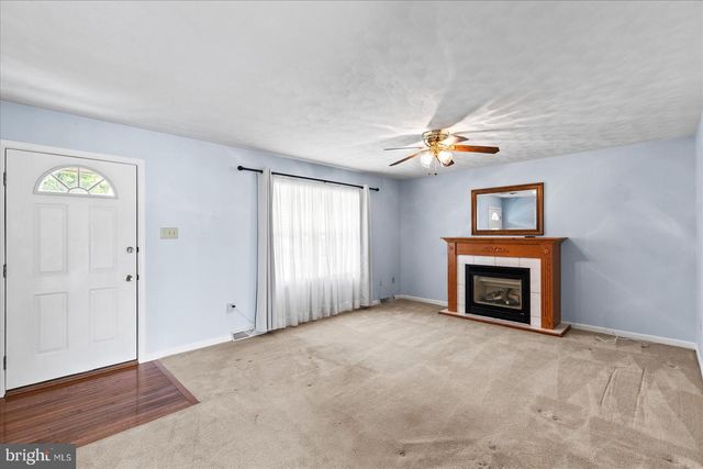 285 DRUMMER DR, New Oxford, PA 17350