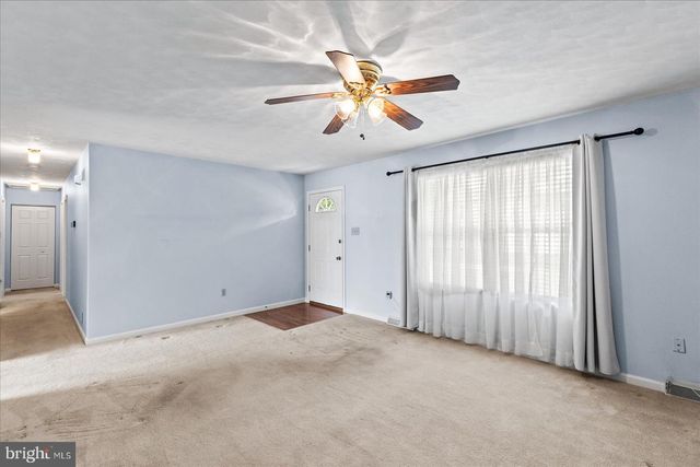 285 DRUMMER DR, New Oxford, PA 17350